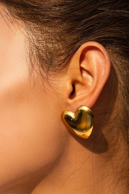 AMOR | STUDS