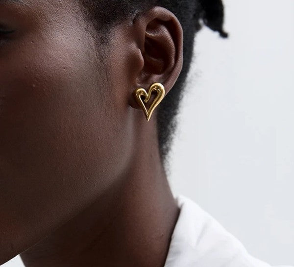 LOVELY | HEART STUD EARRINGS