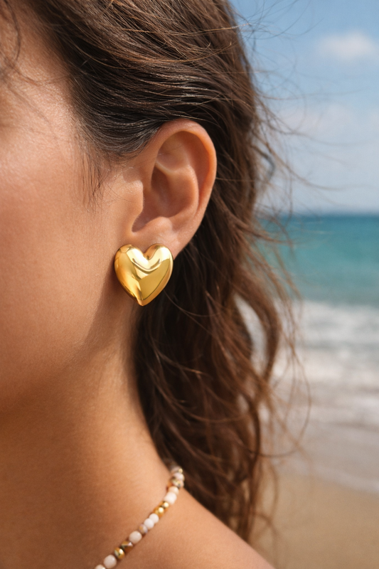 AMOR | STUDS