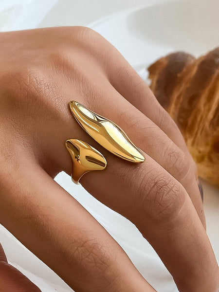 DANIELA | ABSTRACT STATEMENT RING